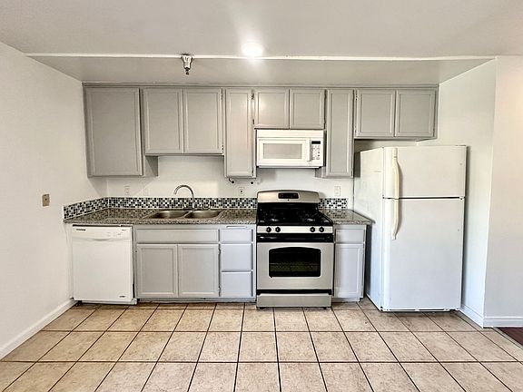 4th image of 3751 Jasmine Ave APT 105