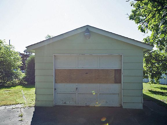 3rd image of 154 Barney Blvd