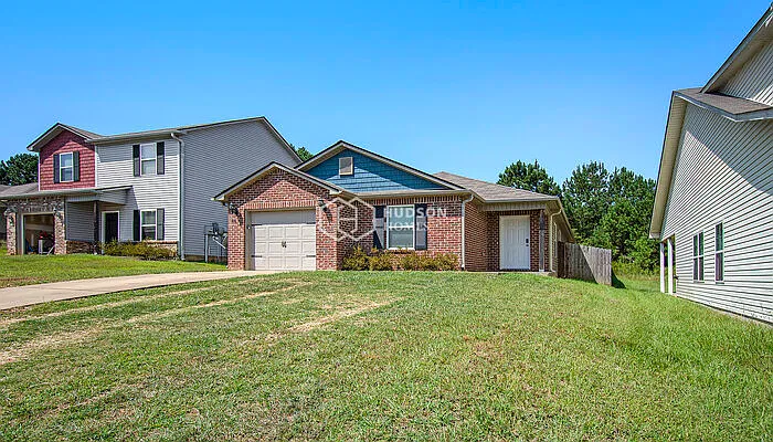 3 bed, 2.0 bath, 1450 sqft, $1,560 — Photo 3