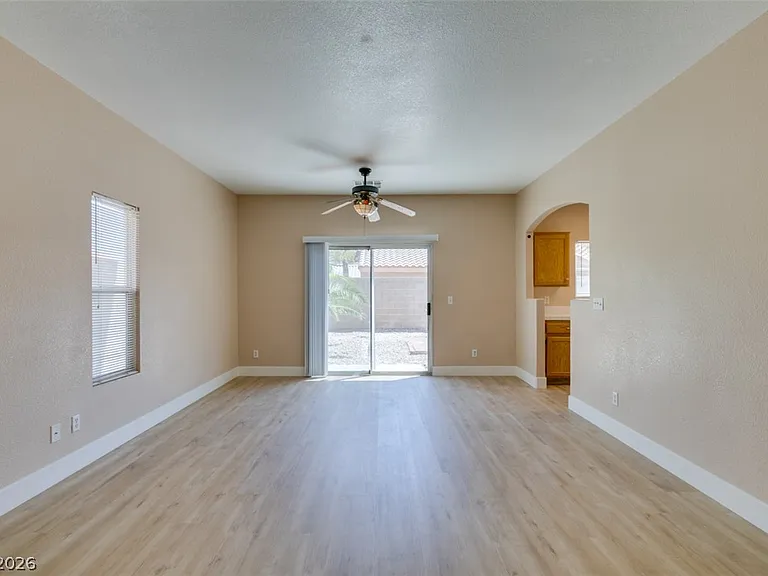 1401 Sycamore Spring Ct — Photo 17