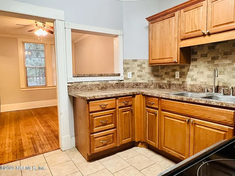 2302 College St — Photo 3