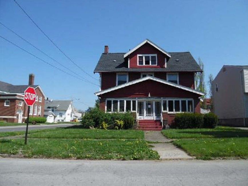 1st image of 200 E Broadway Ave