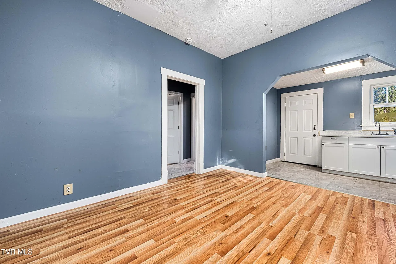 2 bed, 907 sqft, $900 — Photo 4