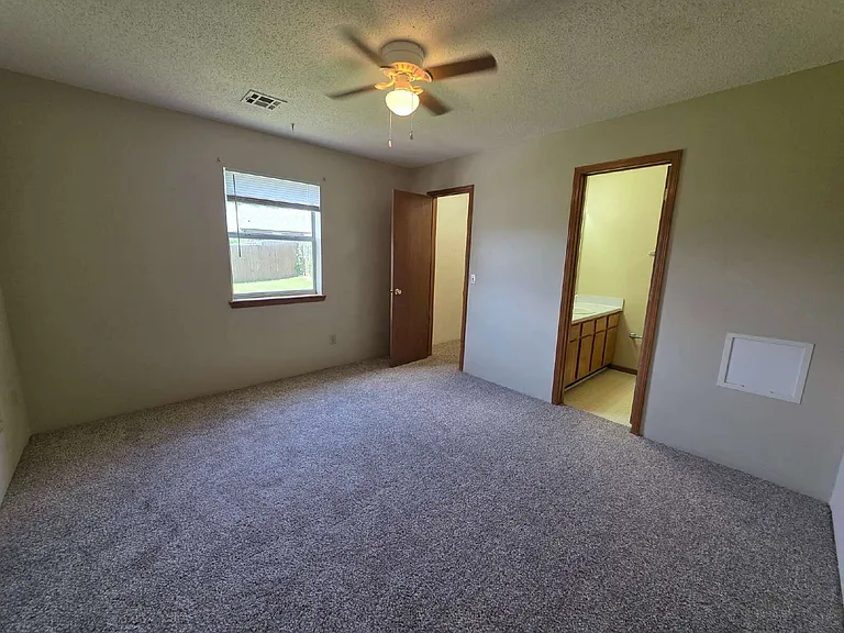 2430 W Gum St — Photo 8