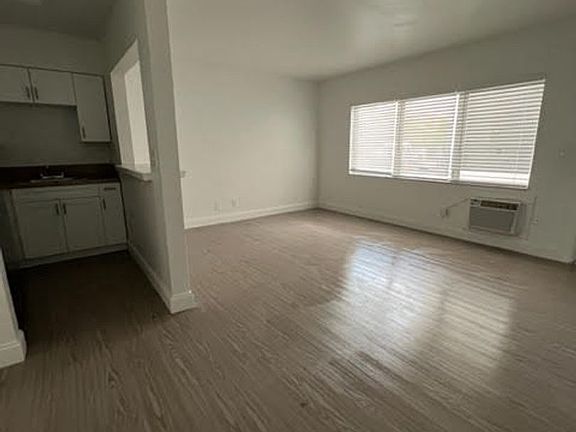 4th image of 749 SE 15th St #2
