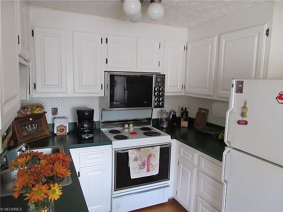 3rd image of 7477 Essex Dr Unit B