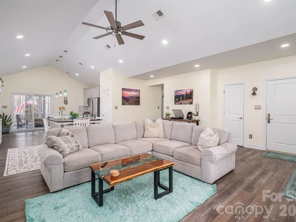 1310 Western Hills Ln, Vale, NC 28168
