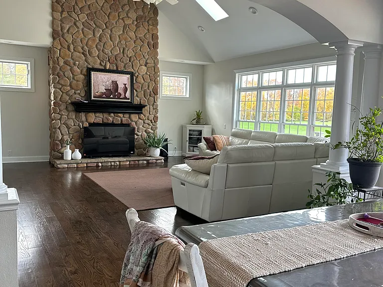 209 Samuel Ct #1 — Photo 8