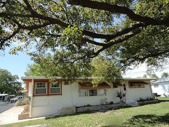 LARGE SIDE YARD