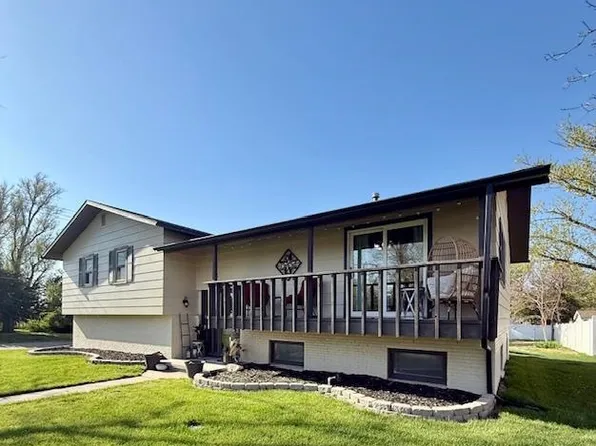 1028 W 5th St, Larned, KS 67550