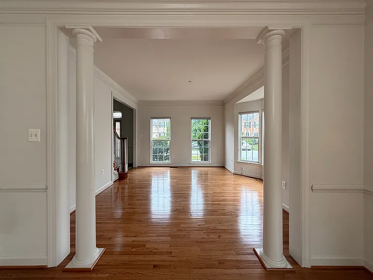4415 Medallion Dr — Photo 3