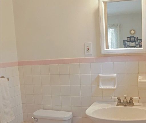 3rd image of 10889 Willfleet Dr