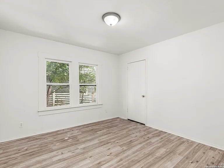 2031 Lamar St — Photo 6