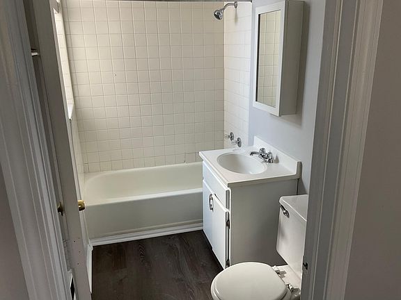3rd image of 4631 S Lake Park Ave #205