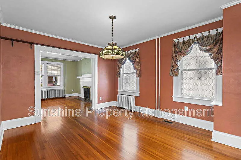 3 bed, 2.0 bath, 1700 sqft, $2,500 — Photo 2