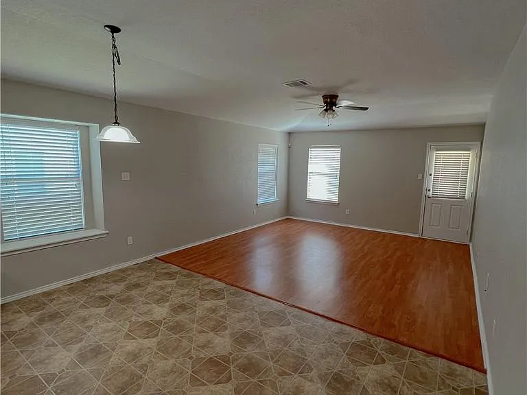 325 Altamont St — Photo 6