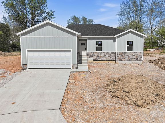 2nd image of 47 Whitley Ln