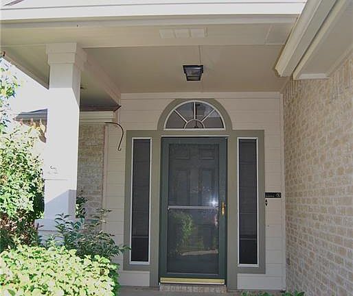 2nd image of 2806 Greenlee Dr