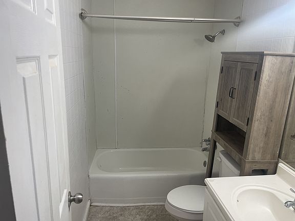 5th image of 683 Rothell Rd