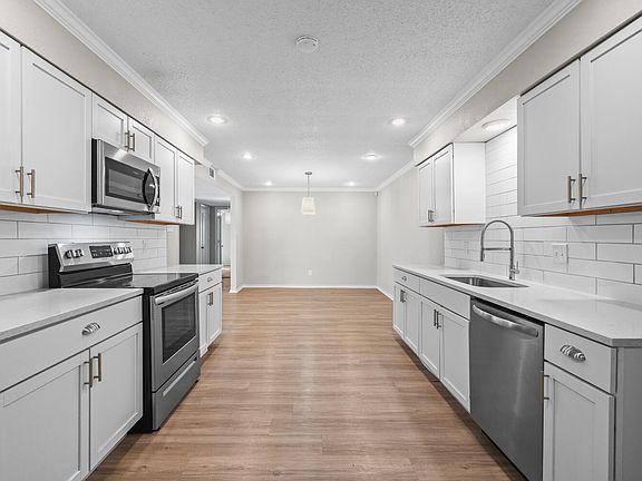 3rd image of 2302 Slide Rd