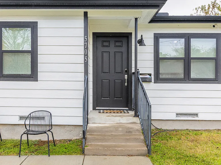 5705 Pickfair Cir — Photo 16