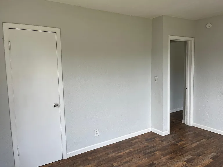 1327 SW 22nd Ave — Photo 3