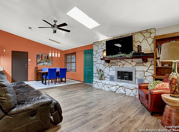 4th image of 1334 Tulip Ln
