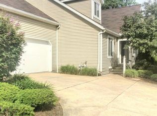 611 Hunters Trl, Akron, OH 44313