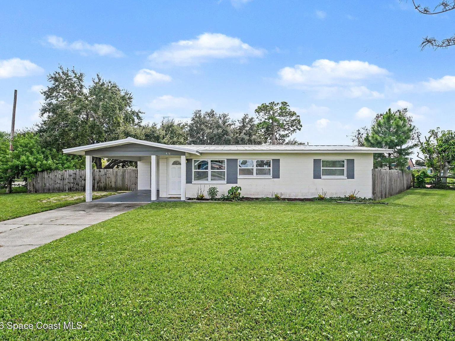 3 bed, 1.5 bath, 936 sqft, $1,800 — Photo 1