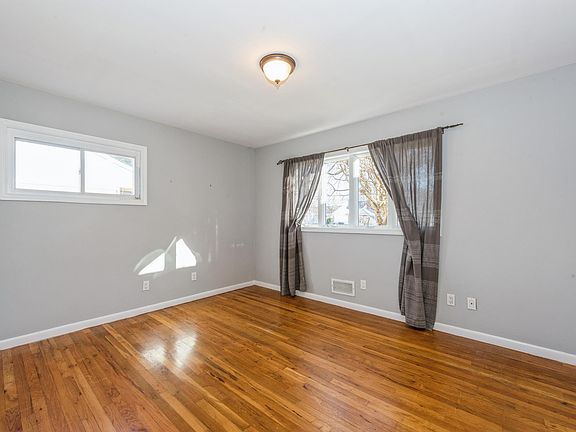 3rd image of 220 Broadway