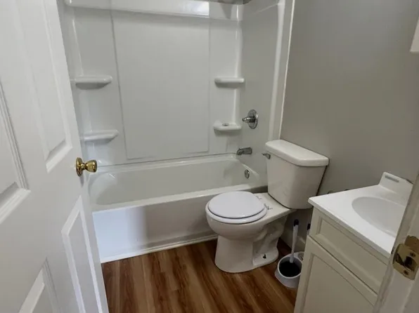 Manhattan 8-Plex, 102-116 N Manhattan Ave #110, Muncie, IN 47303