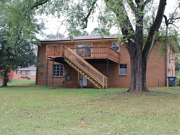 3rd image of 526 Rosewood Dr