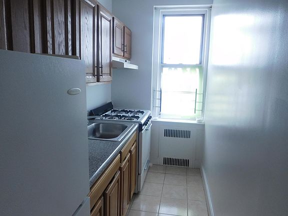 3rd image of 141-25 Northern Blvd #F11