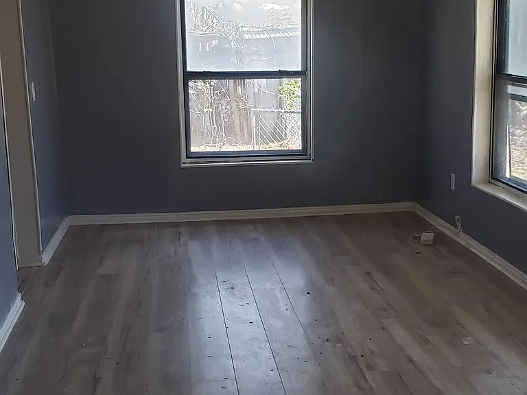 617 W 11th St — Photo 10
