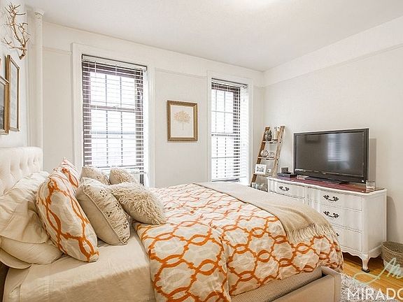 5th image of 190 Waverly Pl APT 2C