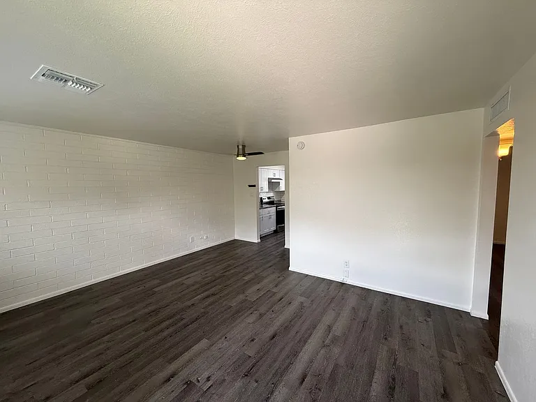 Alexsi Apartments — Photo 5