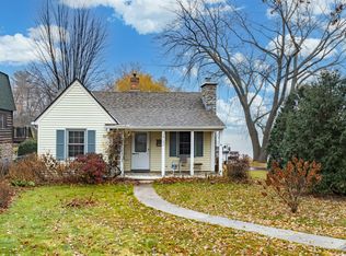 2762 Lake Blvd, North Saint Paul, MN 55109