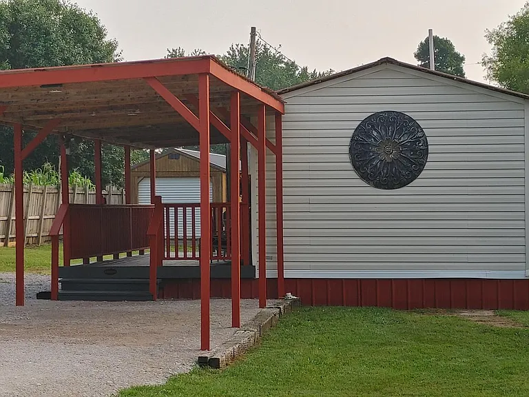 576 Lovejoy Rd — Photo 1