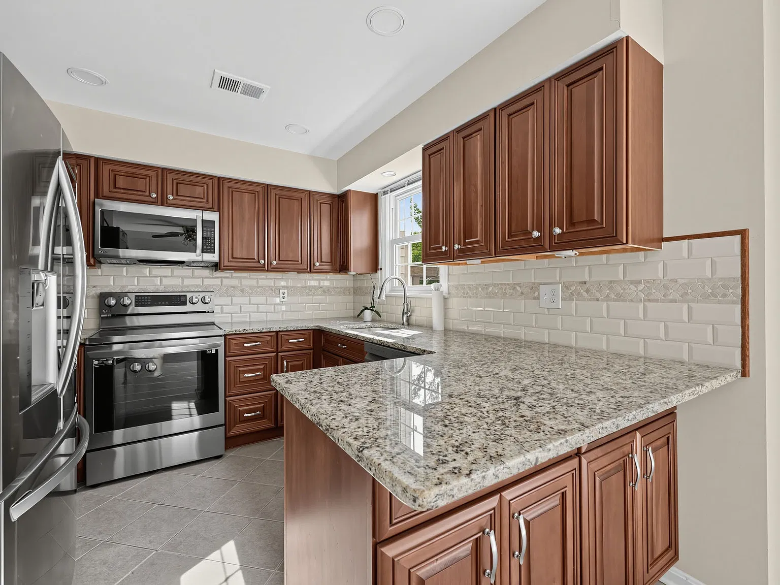 3 bed, 1620 sqft, $3,475 — Photo 3
