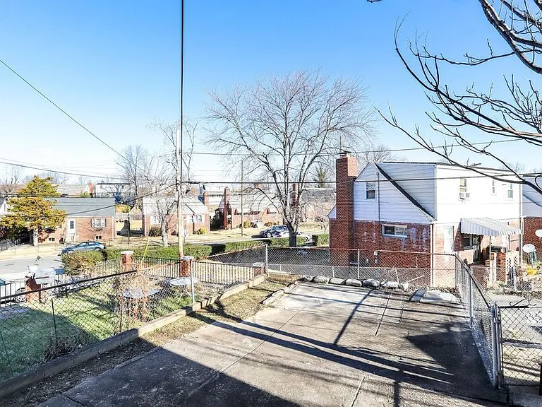 812 Burns St SE — Photo 42