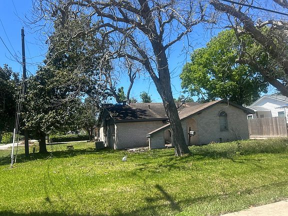 2nd image of 804 Old Angleton Rd