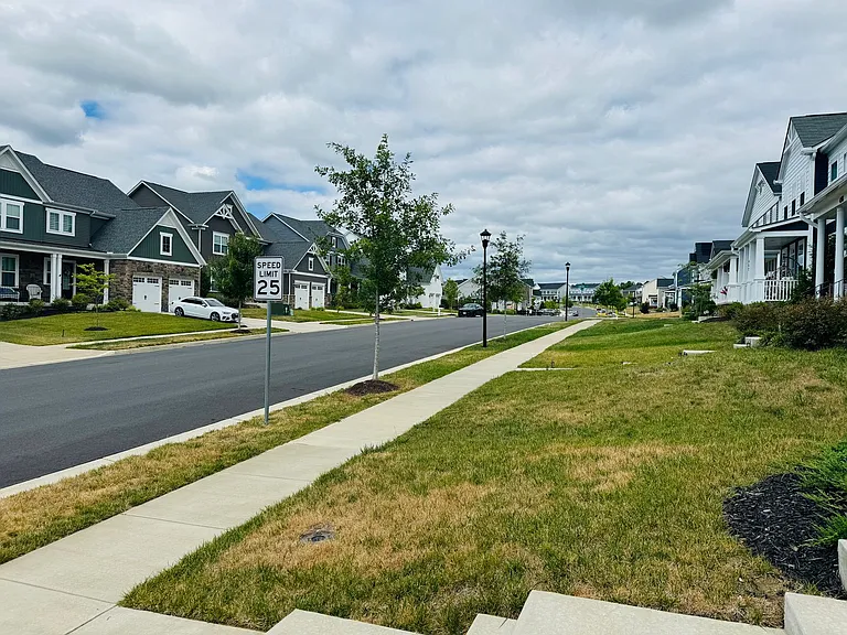 454 Coastal Ave — Photo 28