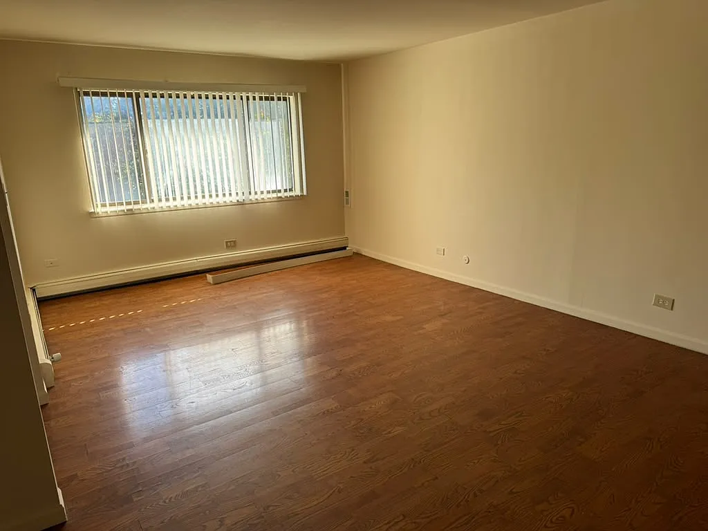 2 bed, 1000 sqft, $1,700 — Photo 3