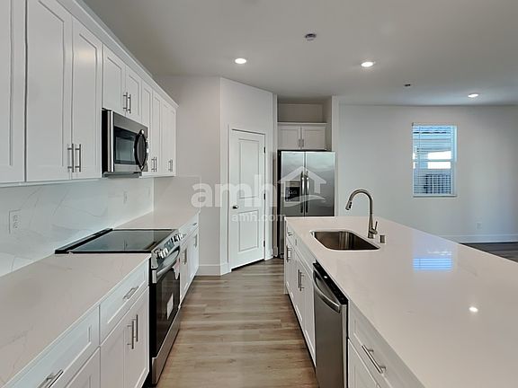3rd image of 10468 Bar Harbor St
