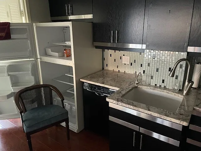 207 5th Ave SW — Photo 3