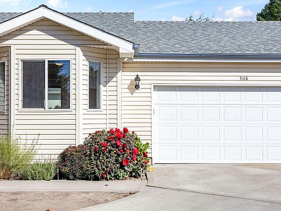 2nd image of 308 SE Juniper Ct