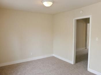 3rd image of 434 1/2 Potomac Ave