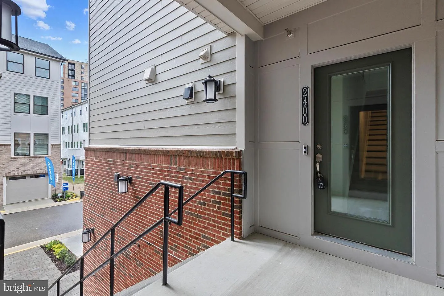 3 bed, 2.5 bath, 1845 sqft, $4,200 — Photo 3