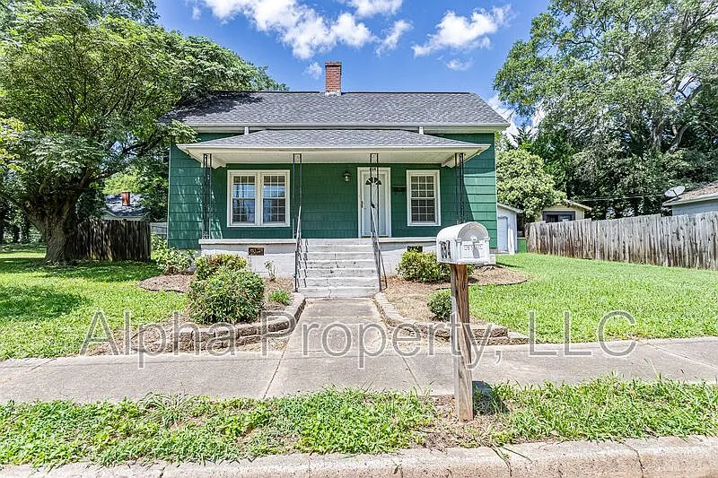 654 Maywood St
