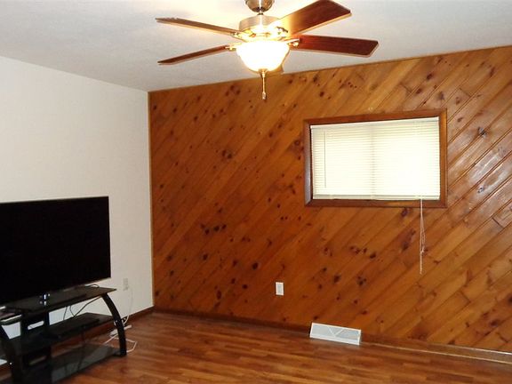 3rd image of 710 N 1st Ave